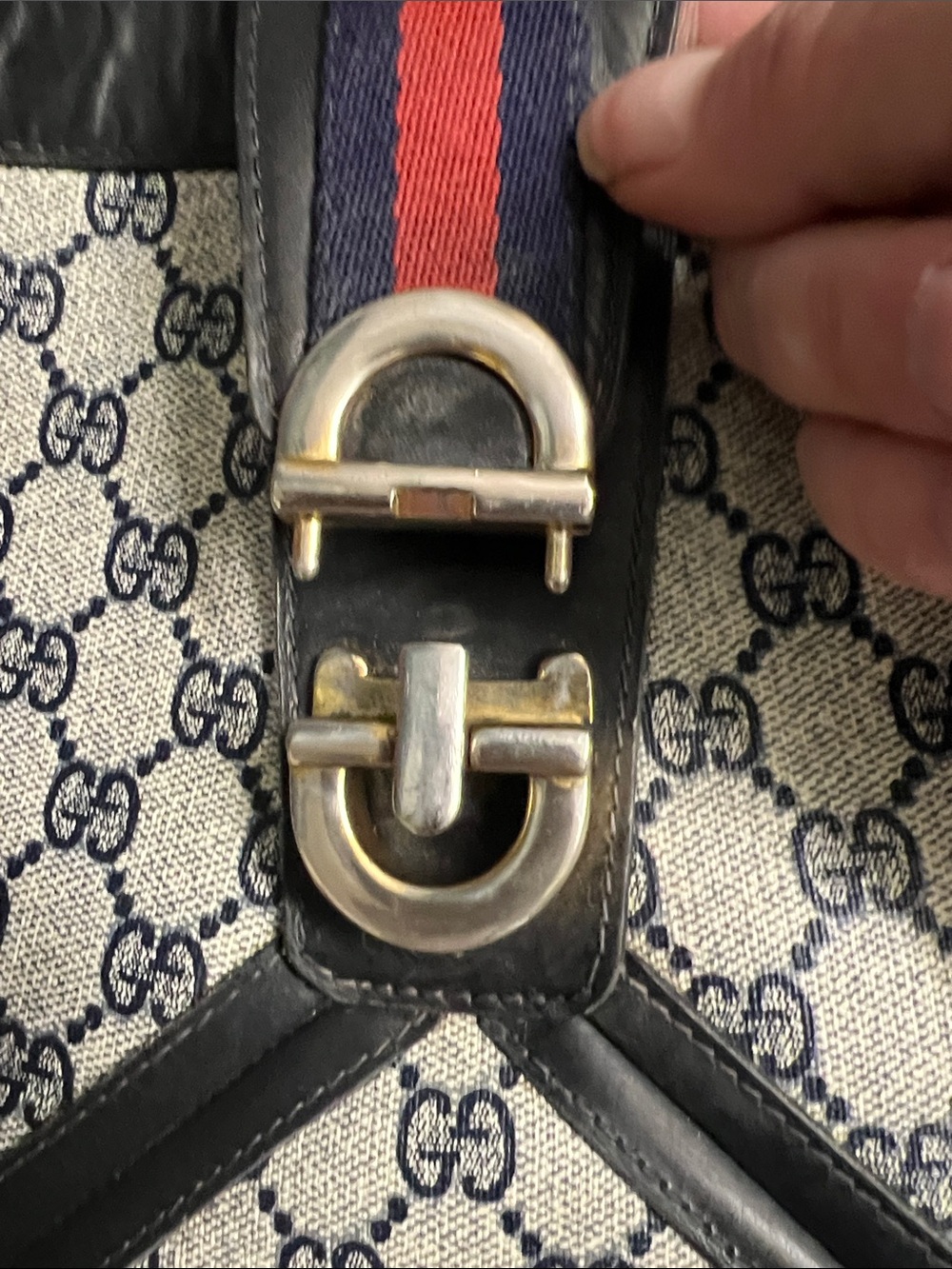Gucci Sherryline Navy and Cream Shoulder Bag w/ COA - Picture 7 of 9